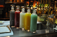 Coctail y pinchos, Kat n Kim, en Flickr