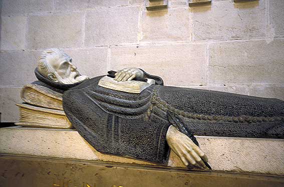 Sepulcro de Marcelino Men�ndez Pelayo