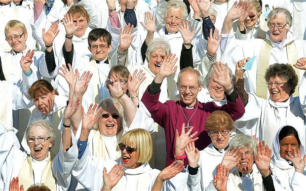 Justin Welby, con las sacerdotisas en San Pablo. Foto: �Telegraph, John Stillwell/Pool